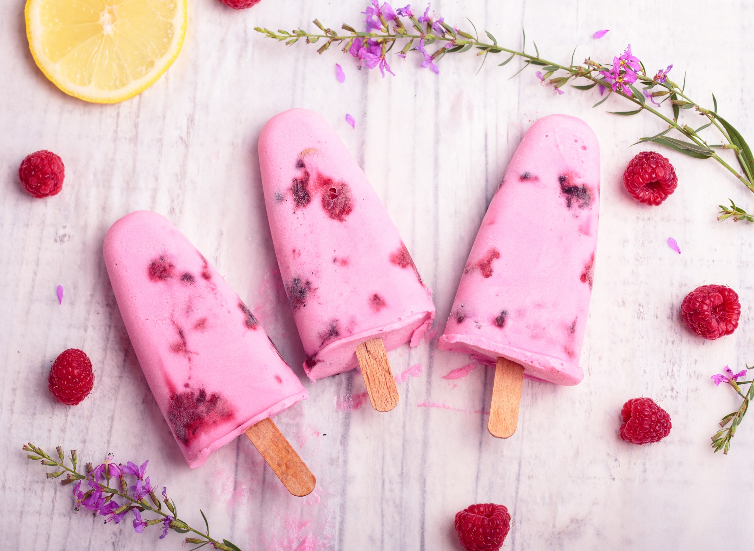 Ice_cream_Raspberry_472051