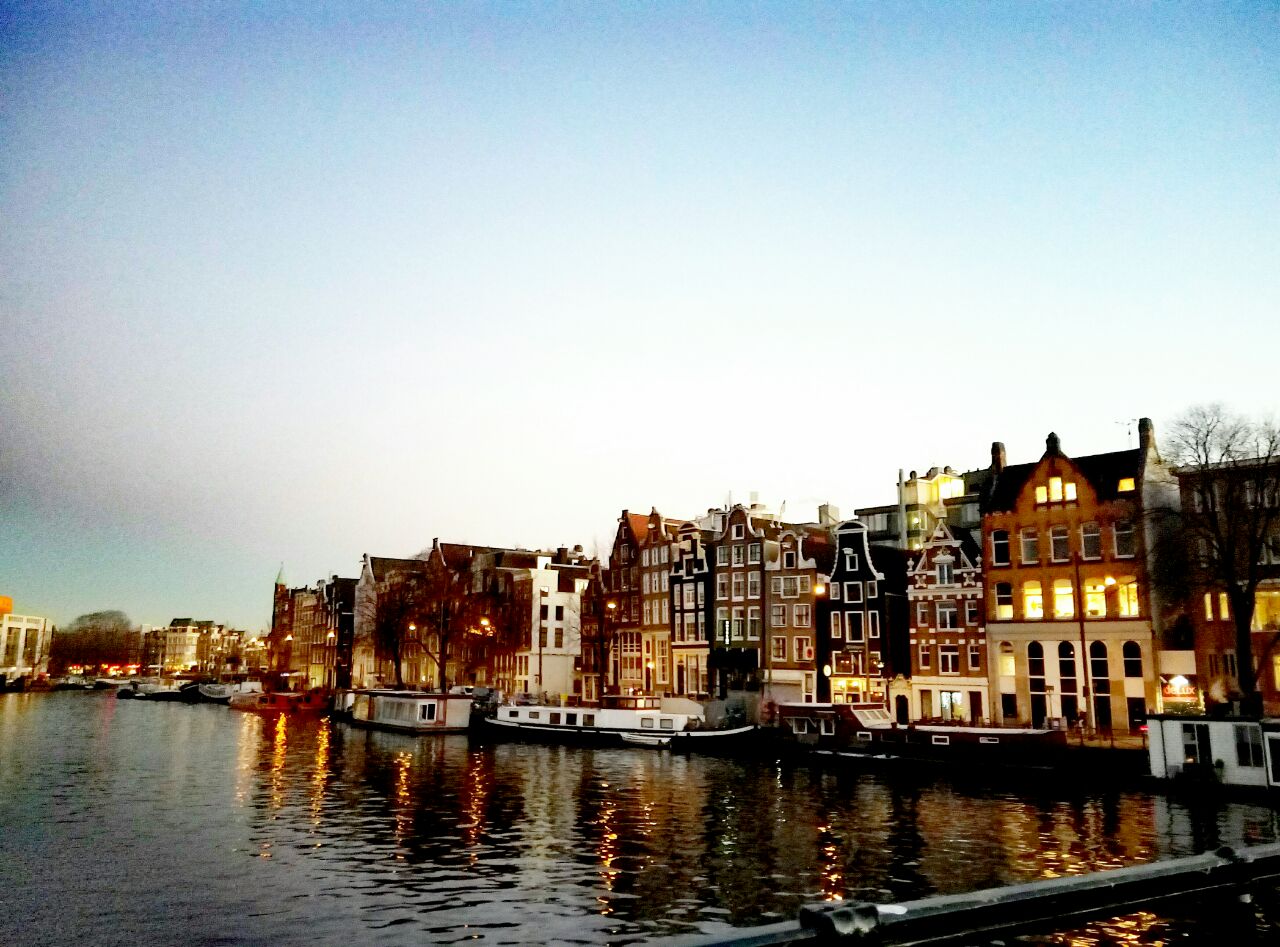 photo5399926403052447729